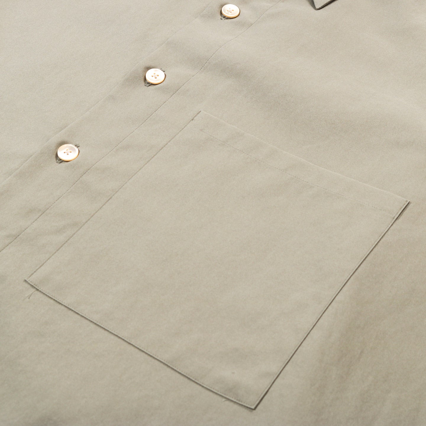 AURALEE WASHED FINX TWILL BIG HALF SLEEVED SHIRT OLIVE