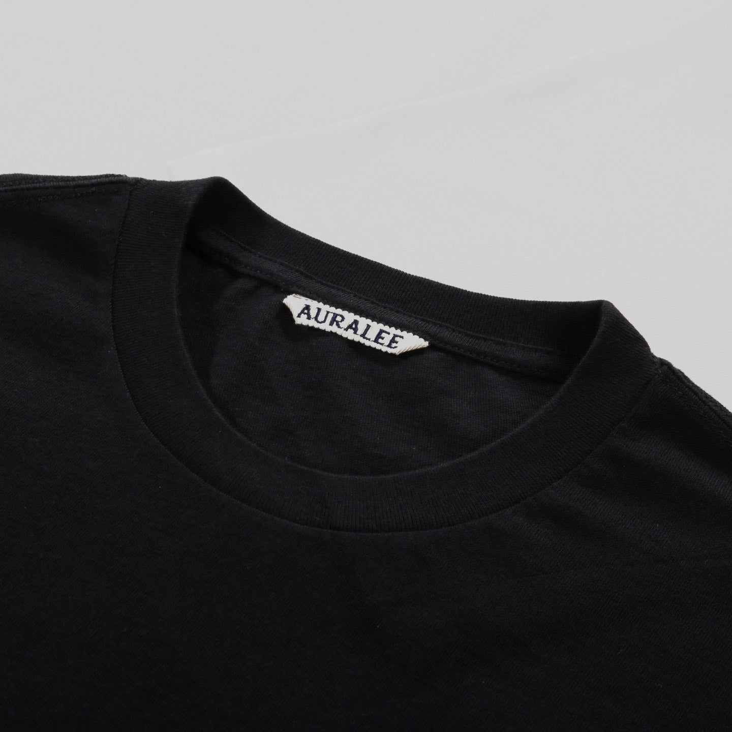 AURALEE SEAMLESS CREW NECK TEE BLACK