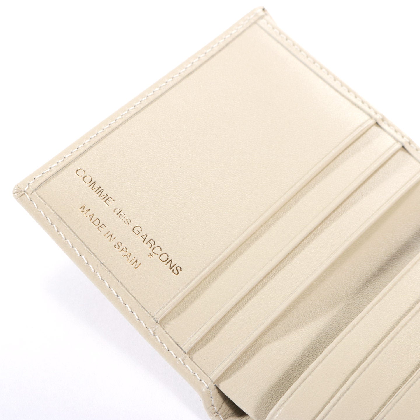 COMME DES GARCONS SA0641 CLASSIC LEATHER WALLET OFF WHITE