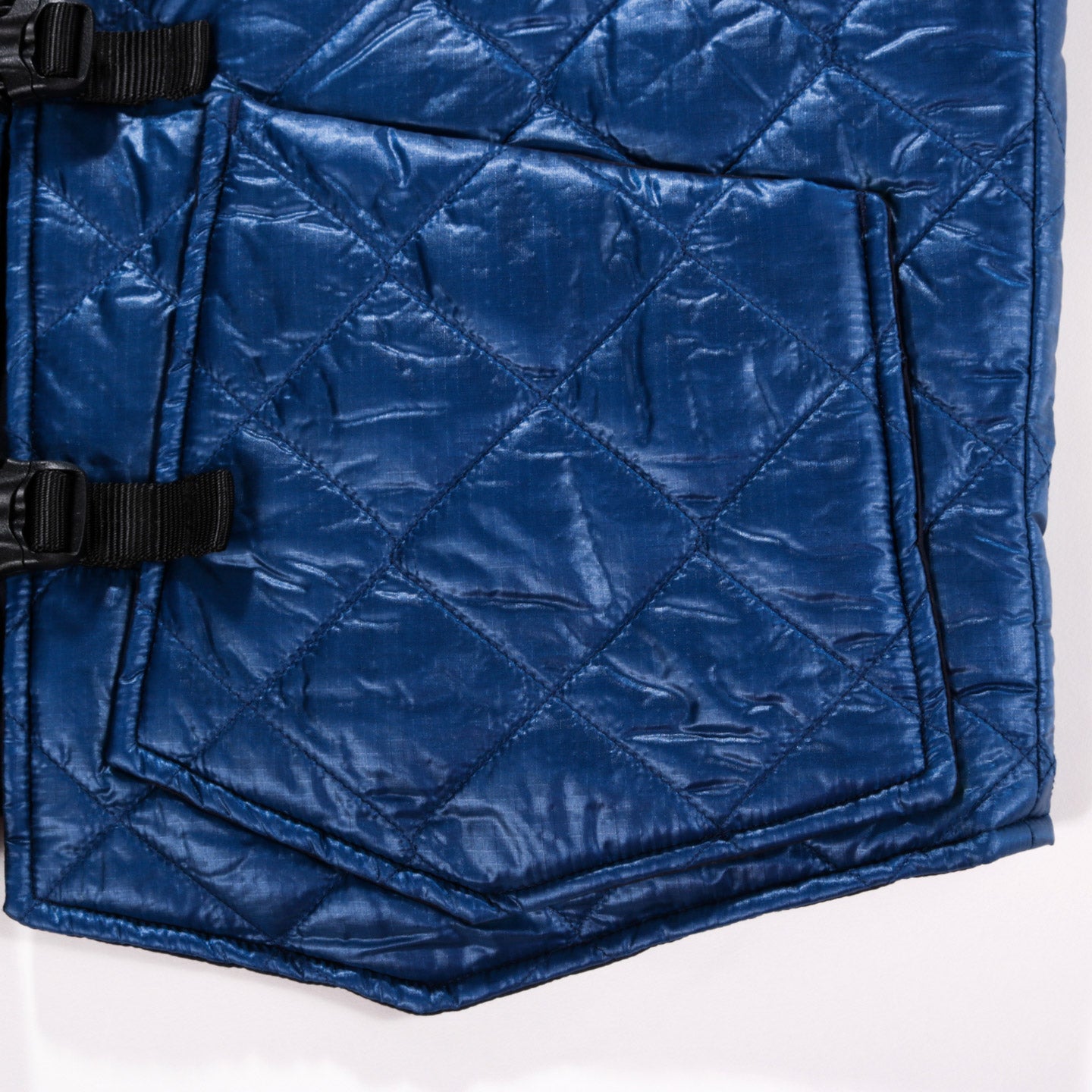 MONITALY QUILTED CINCHO VEST ZIGZAG NAVY