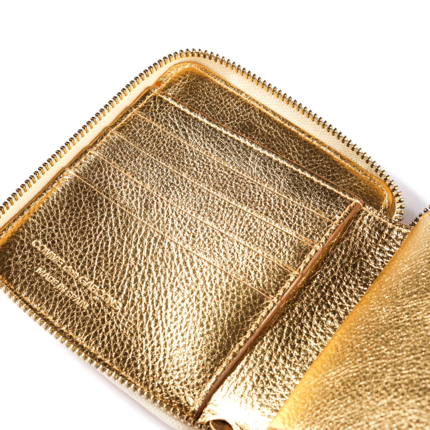 COMME DES GARCONS SA2100 EMBOSSED LOGOTYPE ZIP WALLET GOLD